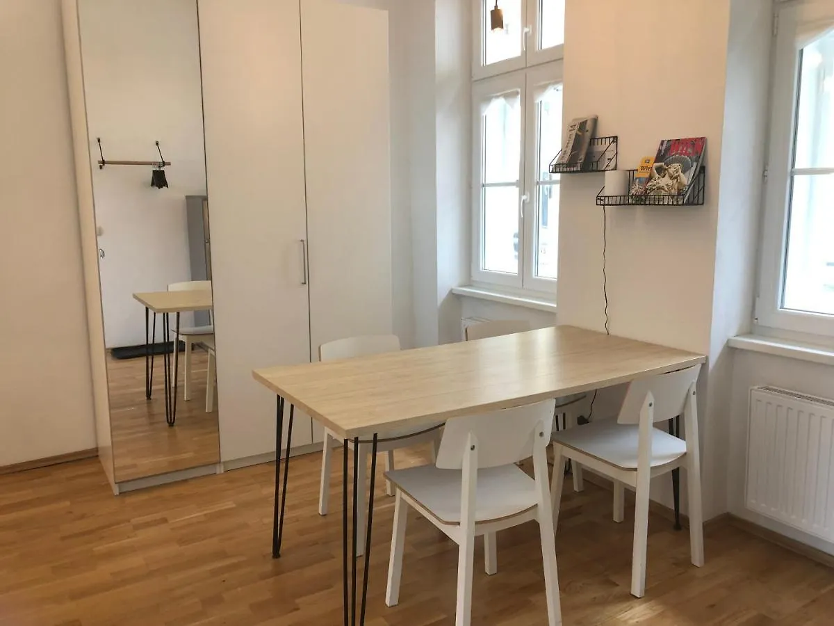 2 Zimmer Apartment Mit Terrasse! Schoenbrunn-Naehe Wien