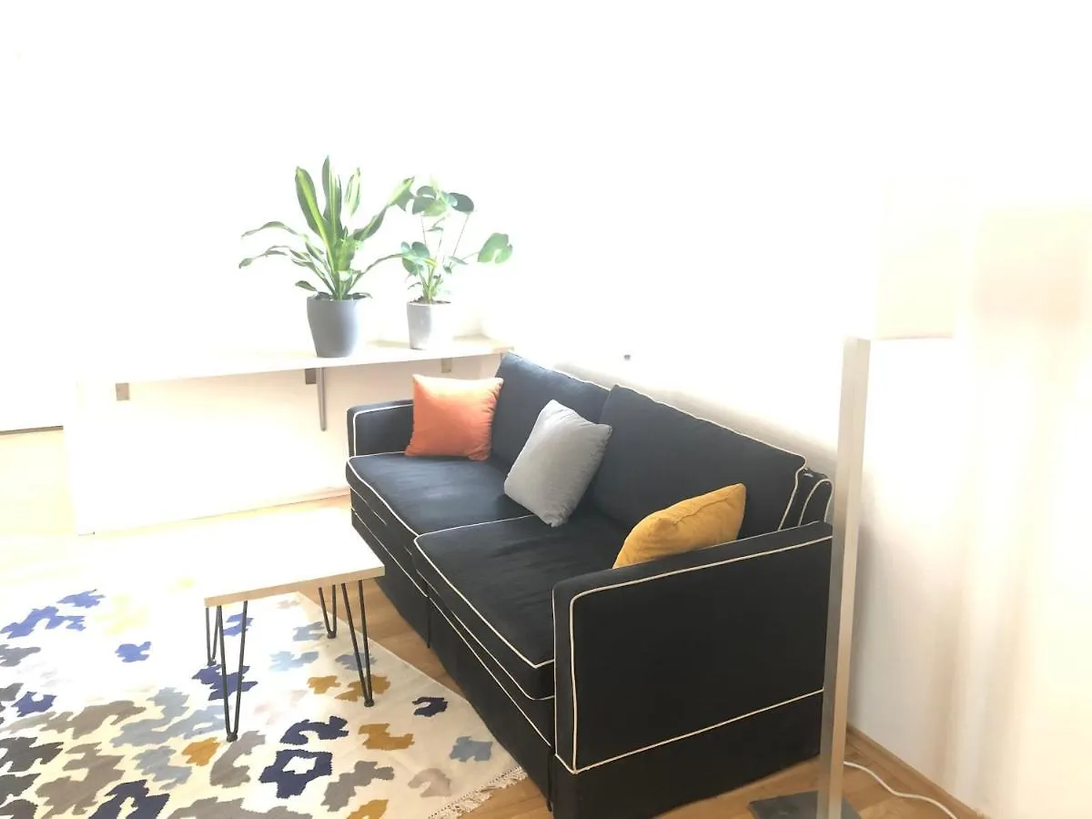 2 Zimmer Apartment Mit Terrasse! Schoenbrunn-Naehe Wien 0*,