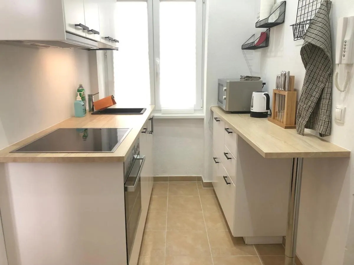 2 Zimmer Apartment Mit Terrasse! Schoenbrunn-Naehe Wien