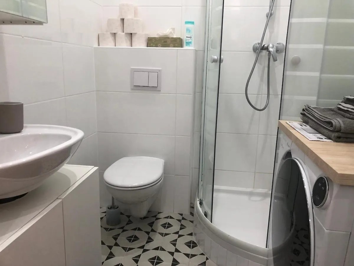 2 Zimmer Apartment Mit Terrasse! Schoenbrunn-Naehe Wien