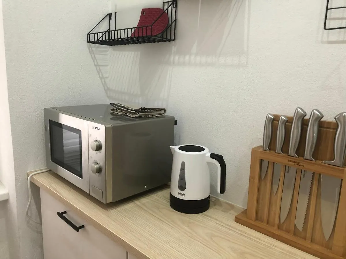 2 Zimmer Apartment Mit Terrasse! Schoenbrunn-Naehe Wien