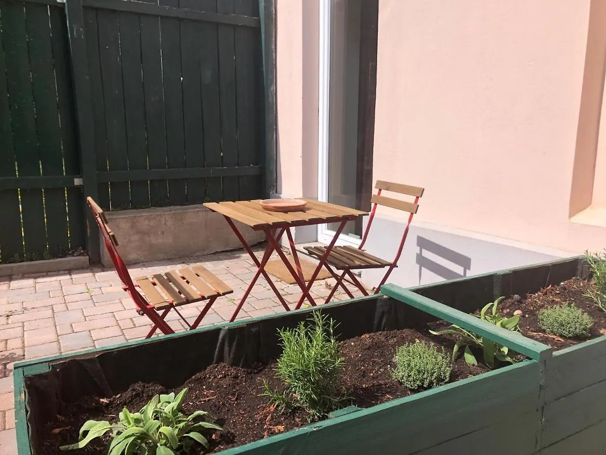 2 Zimmer Apartment Mit Terrasse! Schoenbrunn-Naehe Wien 0*,  Österreich